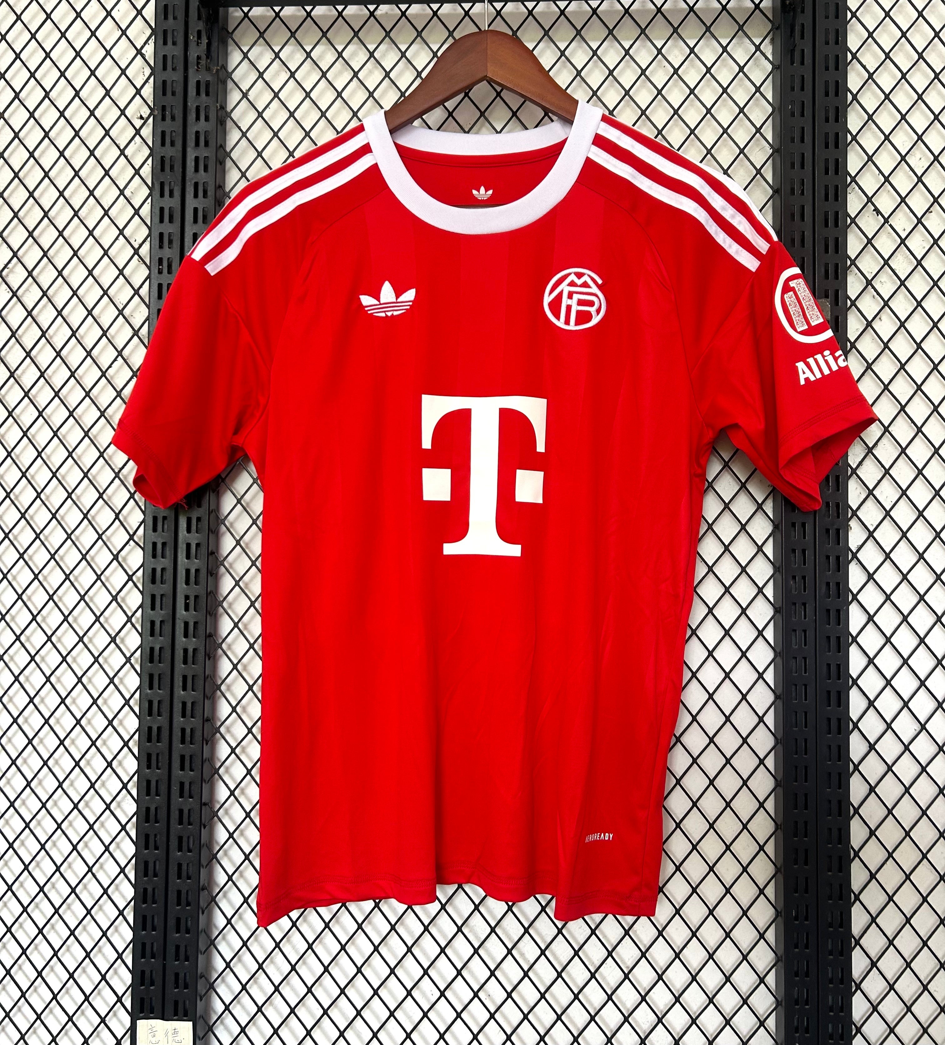 25-26 Bayern goalkeeper
