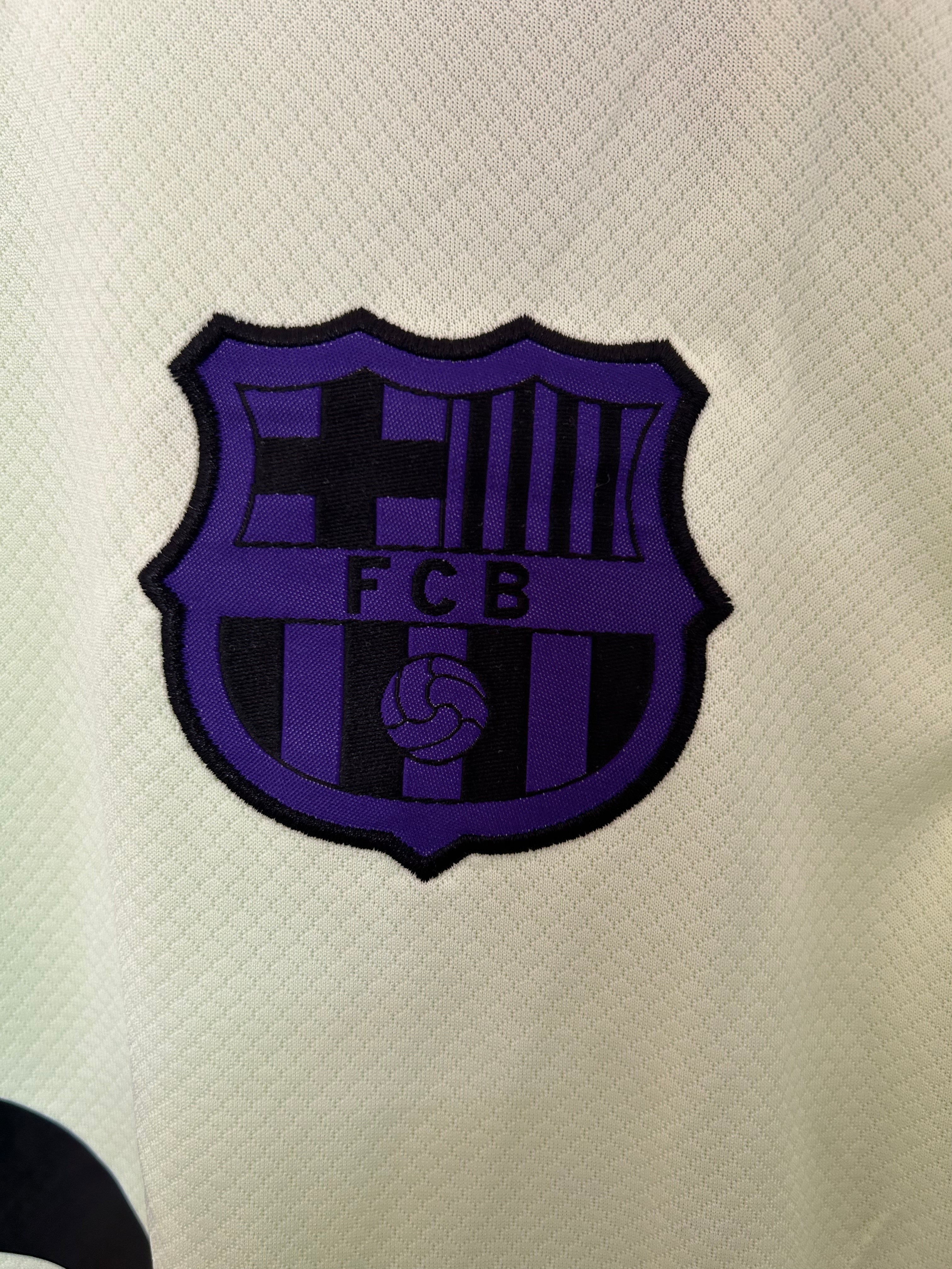 25-26 Barcelona Fluorescent Green