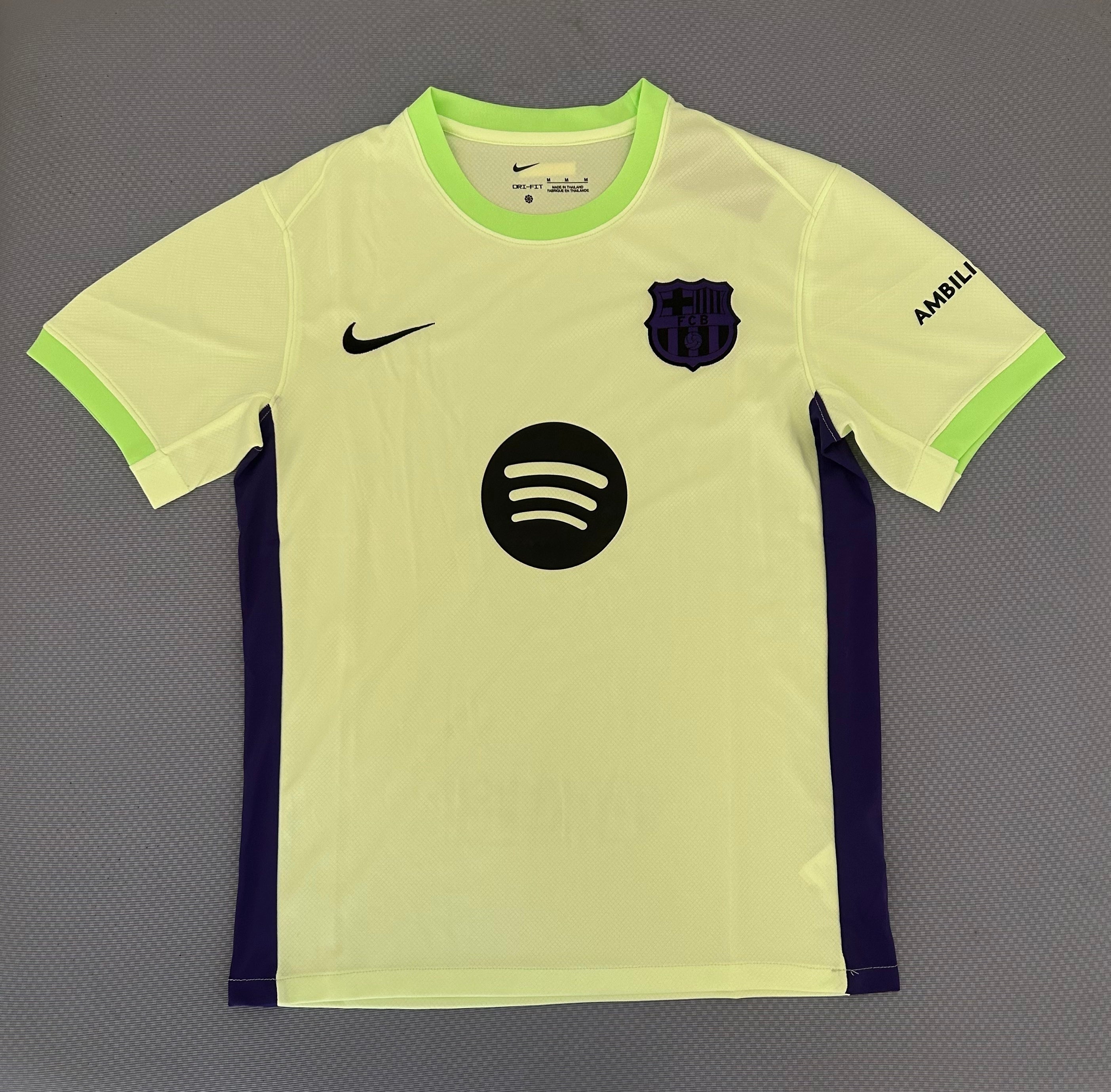 25-26 Barcelona Fluorescent Green