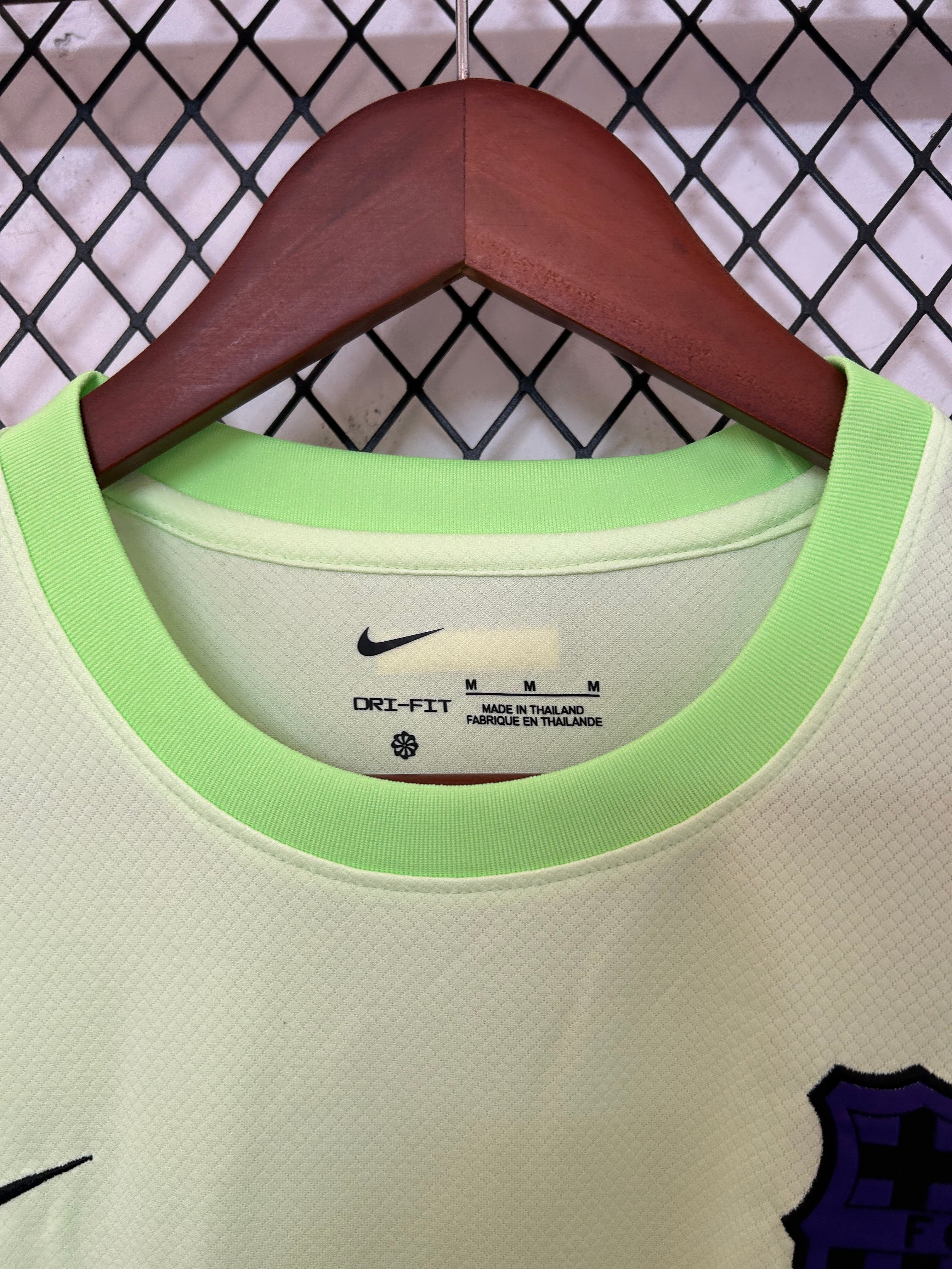 25-26 Barcelona Fluorescent Green