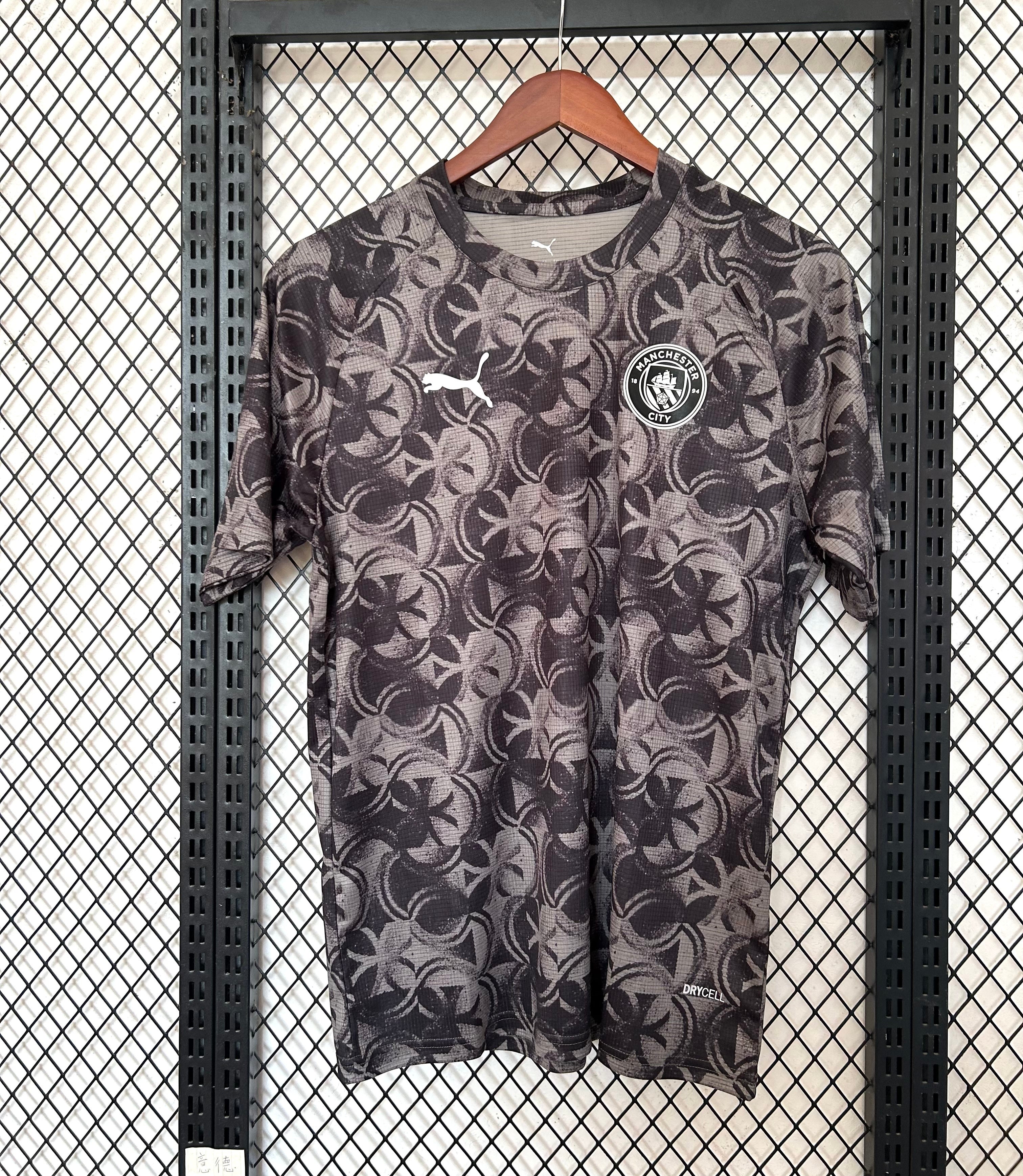 25-26 Manchester City Pre-Match Suit