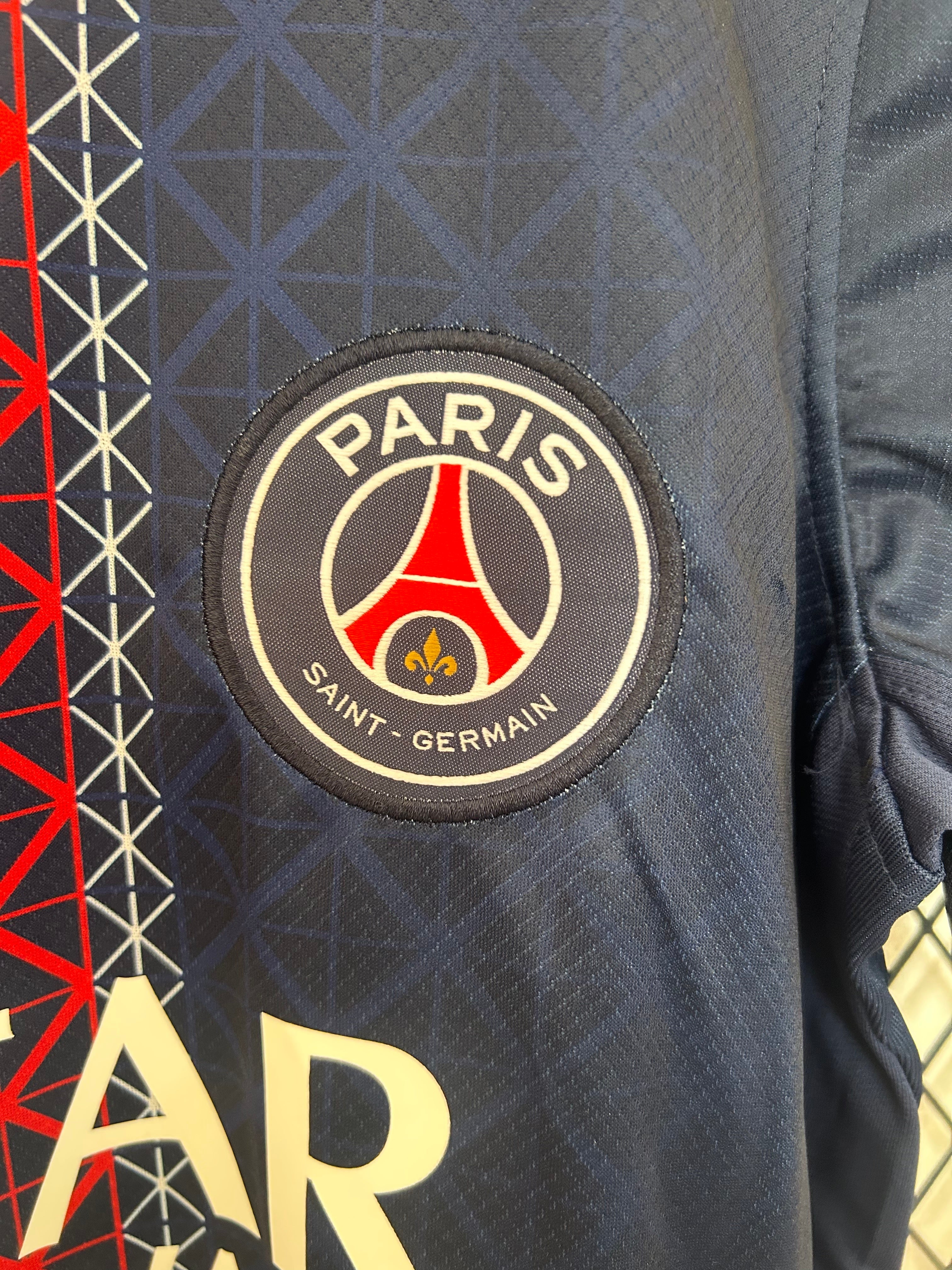 25-26 Paris main