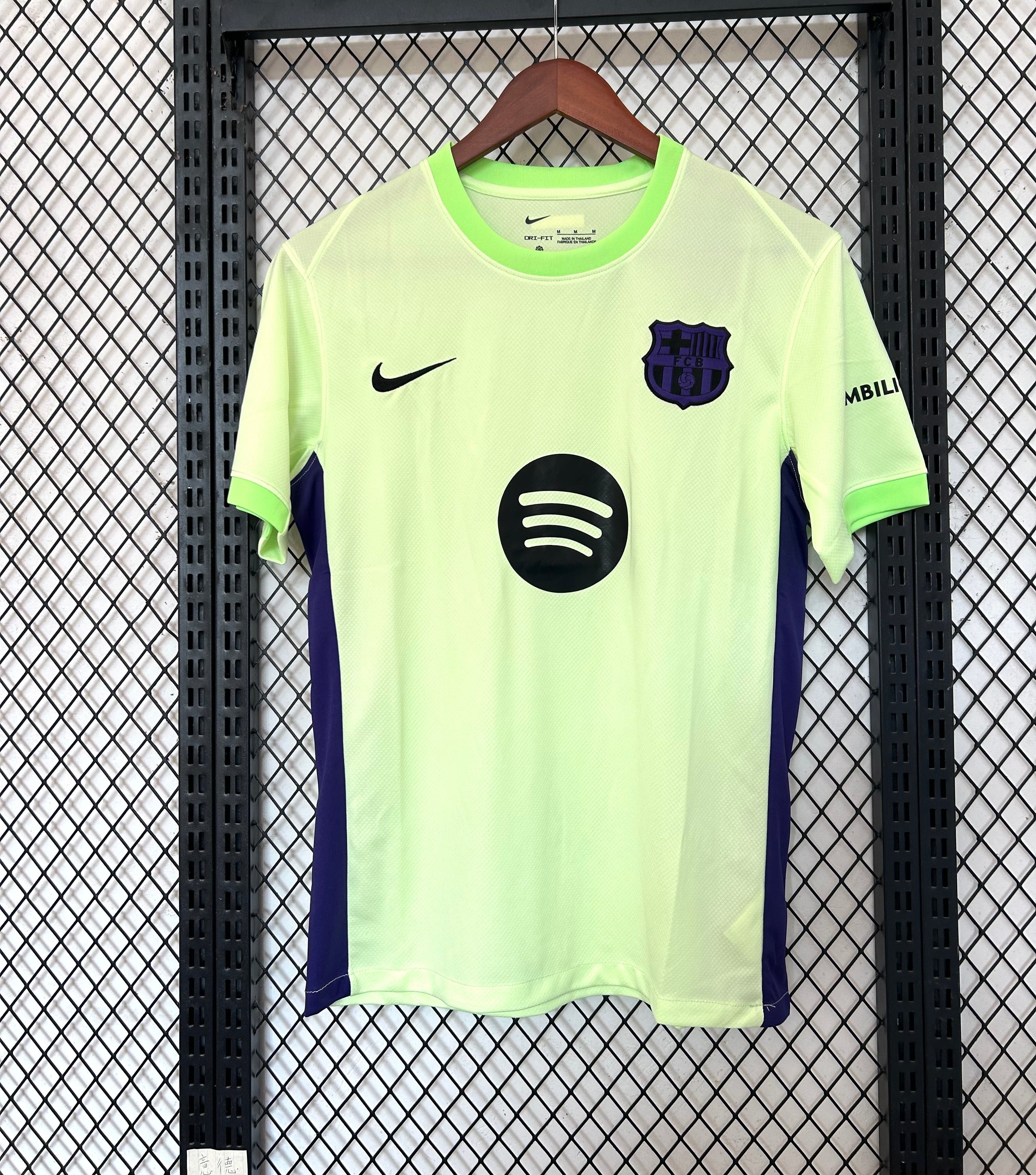 25-26 Barcelona Fluorescent Green