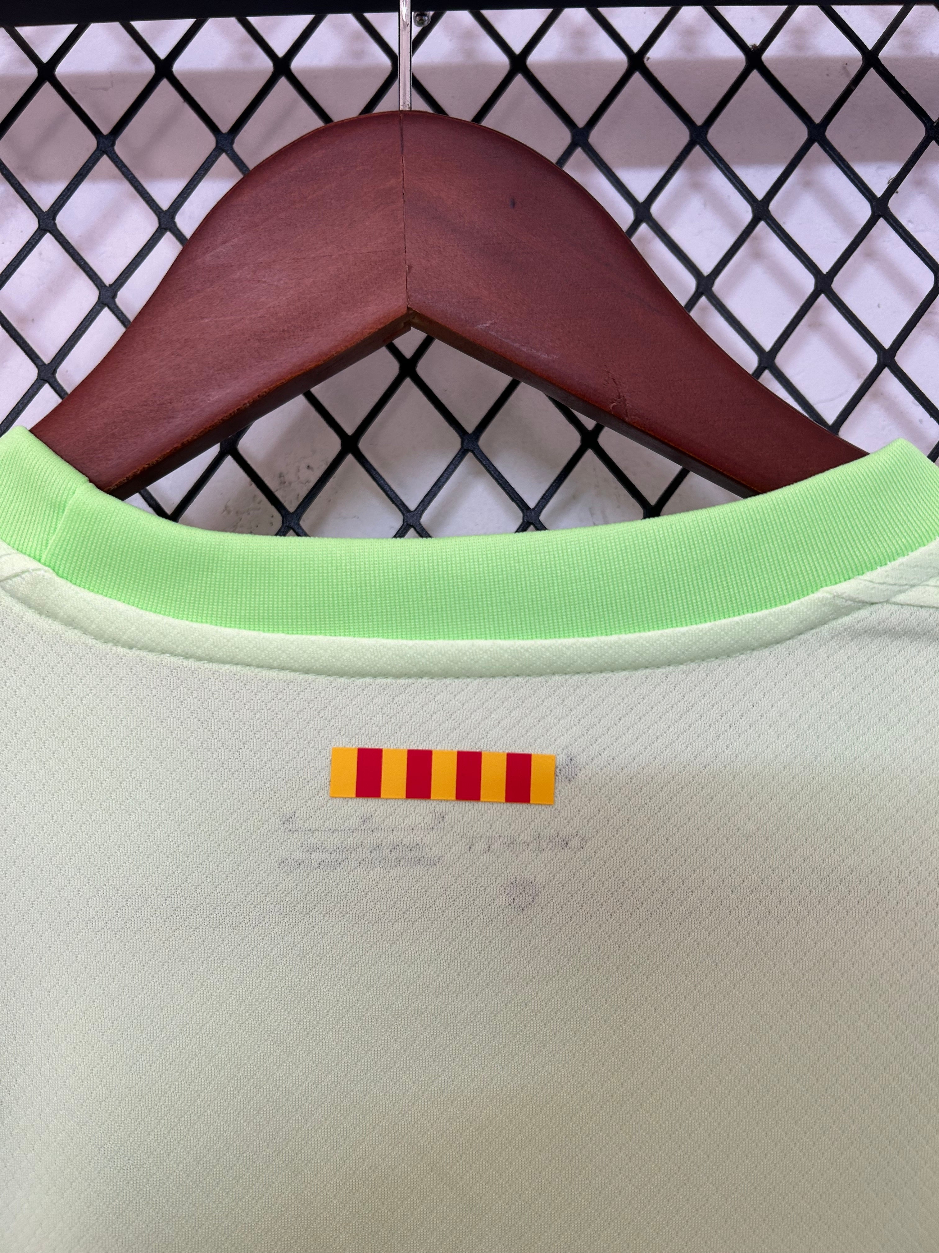 25-26 Barcelona Fluorescent Green